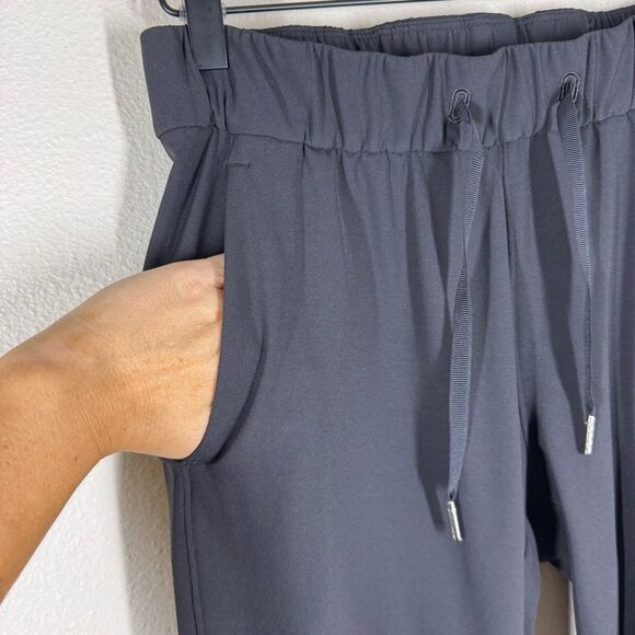 Lululemon On The Fly Crop 23" Black Size 4 Drawstring Pocket Travel W6AV6S - Picture 2 of 7